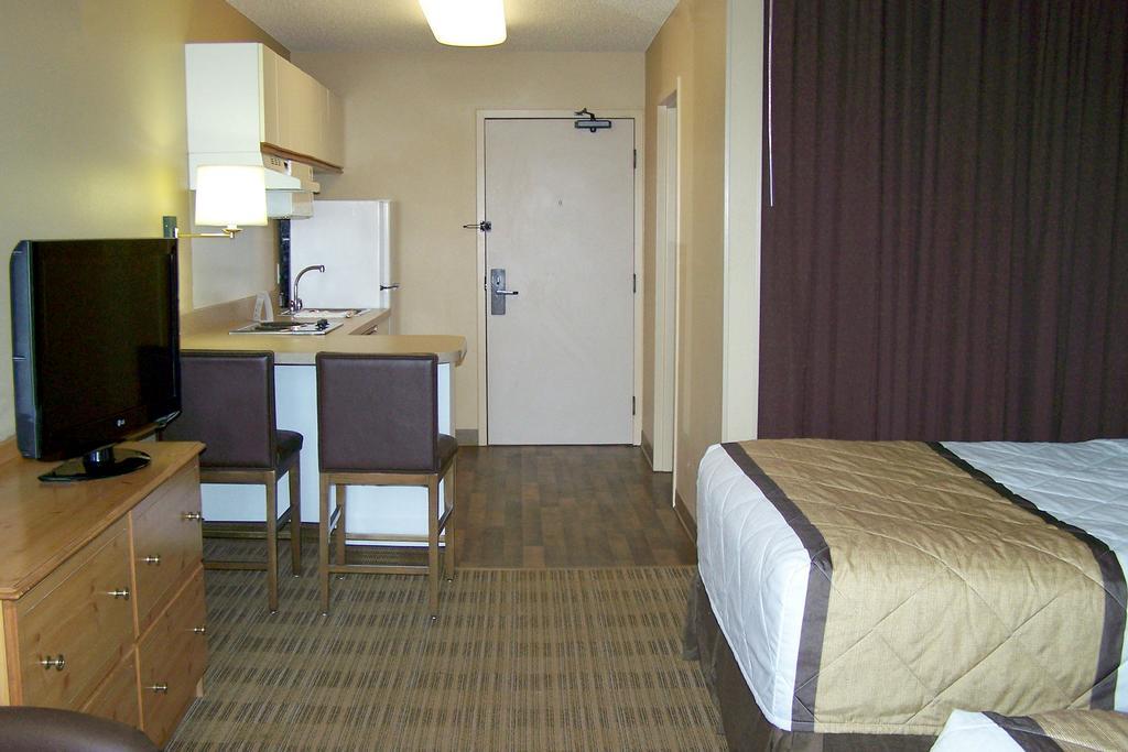 Auburn Hills Extended Stay Inn Экстерьер фото